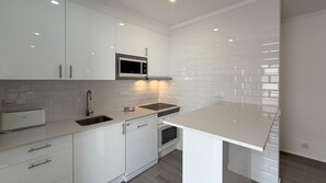 Fridge, microwave, oven, dishwasher - Apartamento T1 Armação de Pera 350mt da Praia 2D (Armação de Pêra)