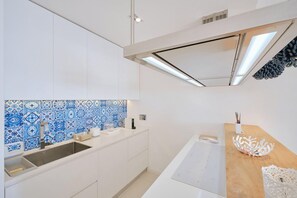Geladeira, micro-ondas, fogão, cooktop