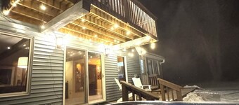 Charming Lakefront cabin w/ Jaccuzi