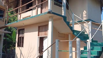 Estudio básico, vistas a la playa | Exterior