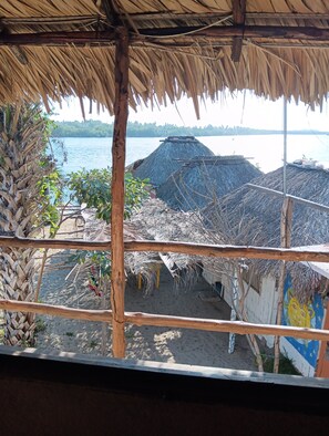 Estudio básico, vista a la playa | Interior