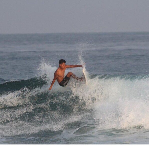 Vista frontal de la propiedad