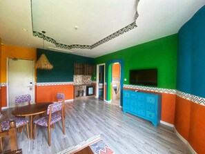 Deluxe Suite, Golf View | Living area