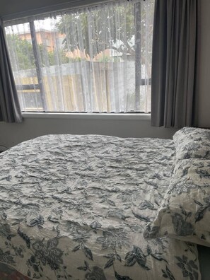 3 bedrooms, iron/ironing board, WiFi, bed sheets
