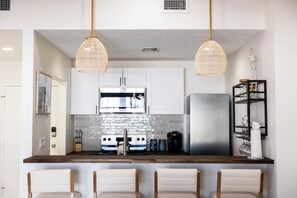 Fridge, microwave, oven, stovetop - Sandbar Suite | 2 bed/2 bath apartment with patio overlooking Front Street (Key West)