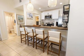 Fridge, microwave, oven, stovetop - Sandbar Suite | 2 bed near Duval & waterfront (Key West)