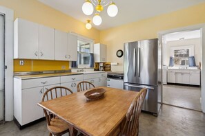 Fridge, microwave, oven, stovetop - Gooch’s Historic Oceanfront was the First House to be built on Gooch’s Beach in the year 1896. There was an apple orchard surrounding the house and along the beach. It has remained in the family ever since and was recently sold with the promise to (Kennebunk)