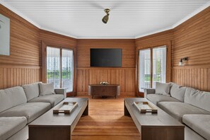 Smart TV, offices