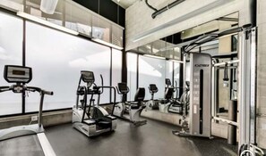 Fitness facility - 5 Star Boho-Chic apt with parking Gaslamp downtown San Diego. GLAMOROUS! 5207418 (San Diego)