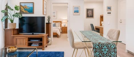 Executive Single Room, 1 Queen Bed, Non Smoking, Garden View | Living area