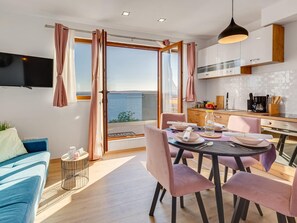 Apartment | Dining - Beautiful Coastal Apartment in Karlobag (Karlobag)