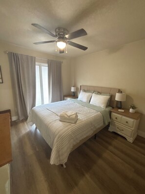 3 chambres, fer et planche à repasser, Wi-Fi, draps fournis
