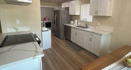 3-bedroom home close to Airport. Beutifully decorated.