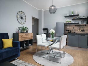 Apartment | Dining