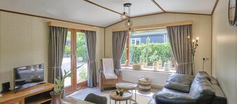 Cosy chalet with a hot tub on the Veluwe