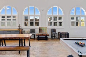 Games room - Spacious Private Retreat with Event Spaces (San Diego)