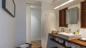 Hårføner og håndklær