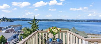 Bremerton Victorian Home w/ Modern Amenities