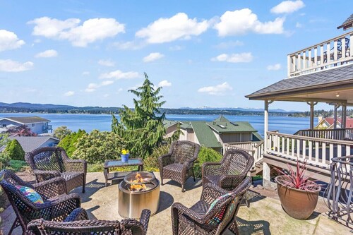 Bremerton Victorian Home w/ Modern Amenities