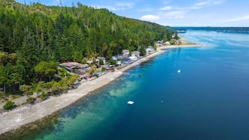 Una spiaggia nelle vicinanze