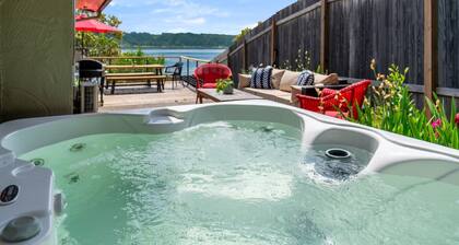 Views & Vibes - Beach, Kayak, Hot Tub, & Firepit!
