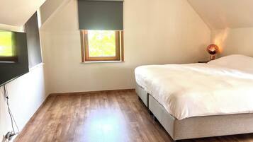 5 slaapkamers, een strijkplank/strijkijzer, wifi, beddengoed