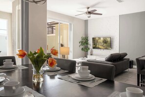 Dining - Relax Near Disney, 4BR Home with Pool (Kissimmee)