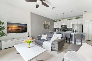 Smart TV, offices - Relax Near Disney, 4BR Home with Pool (Kissimmee)