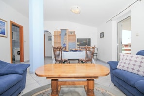 Apartment | Living room - Holiday Apartment Near Tribunj Beach (Tribunj)