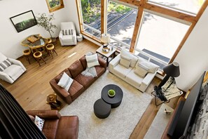 TV, fireplace, offices