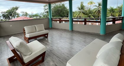 Villa Anabella-Beachfront Luxury Retreat, Beachfront Beach House