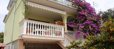 Apartment | Terrace/patio