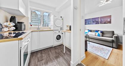 City Centre Modern Flat 10 Mins to London bridge