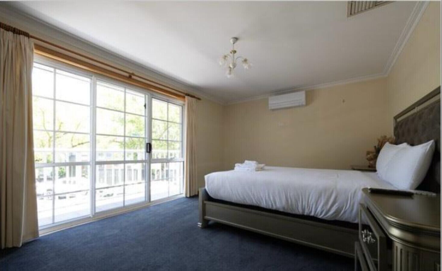 Skrivebord, strygejern/strygebræt, gratis Wi-Fi