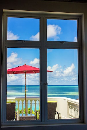 Cubrecamas, minibar, caja de seguridad en la habitación y escritorio