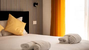 2 camere, una scrivania, ferro/asse da stiro, culla da viaggio