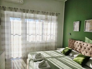 2 bedrooms, desk, iron/ironing board, travel crib