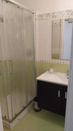 Shower, hair dryer, towels, soap - " Da Lucia" Immersed in nature!!! (Fondo Valle Alento)