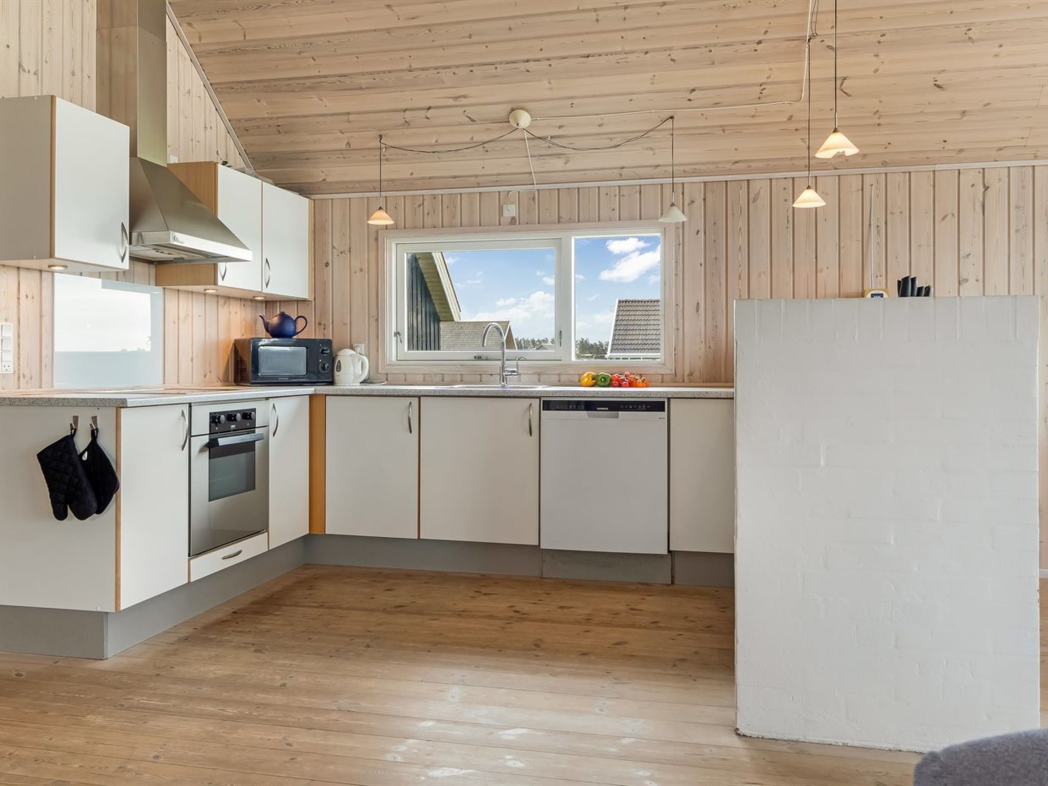 Fridge, microwave, dishwasher, cookware/dishes/utensils