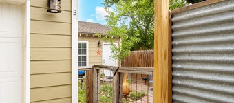 Elm Street Bungalow, Cozy Pet-Friendly Stay