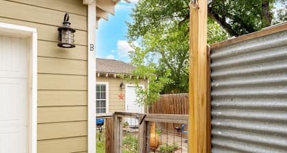 Elm Street Bungalow, Cozy Pet-Friendly Stay