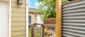 Pet-Friendly Bungalow | Walk to Downtown Seguin
