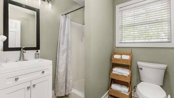 Shower, hair dryer, towels, shampoo