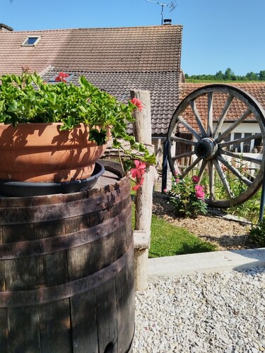At the foot of the Champenois vineyards house situated between vineyards and the Champenois forest