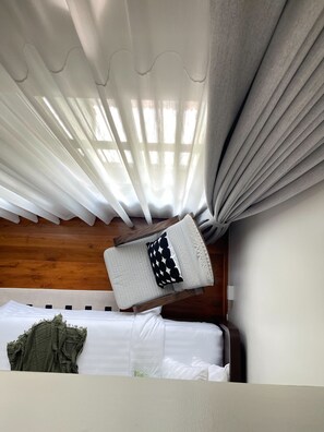 3 bedrooms, iron/ironing board, WiFi, bed sheets - Charming 3-bedroom house with AC, WiFi in marvelous Bangkok (Krung Thep Maha Nakhon)