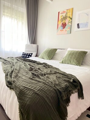 3 bedrooms, iron/ironing board, WiFi, bed sheets