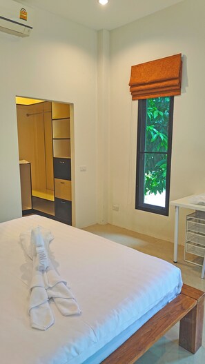 3 Schlafzimmer, Schreibtisch, Bügeleisen/Bügelbrett, Reisekinderbett