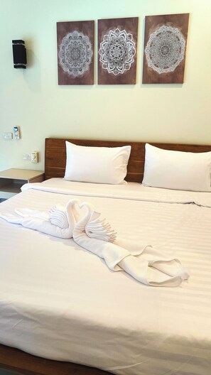 3 bedrooms, desk, iron/ironing board, travel cot