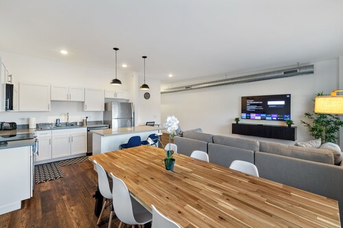 Luxury Apartment Near Stadium and Downtown