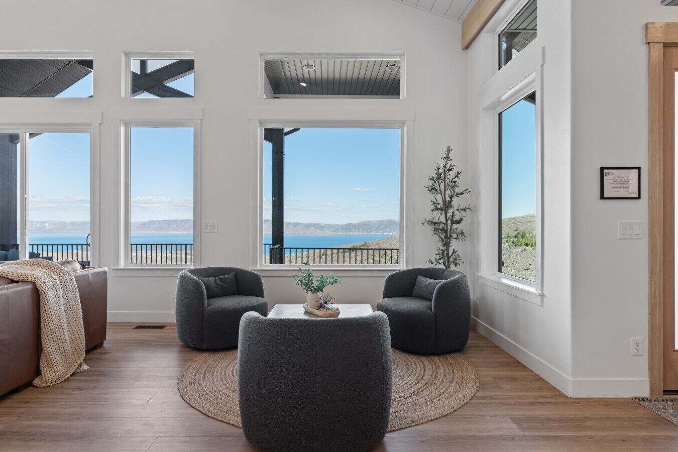 Smart TV, fireplace, ping pong